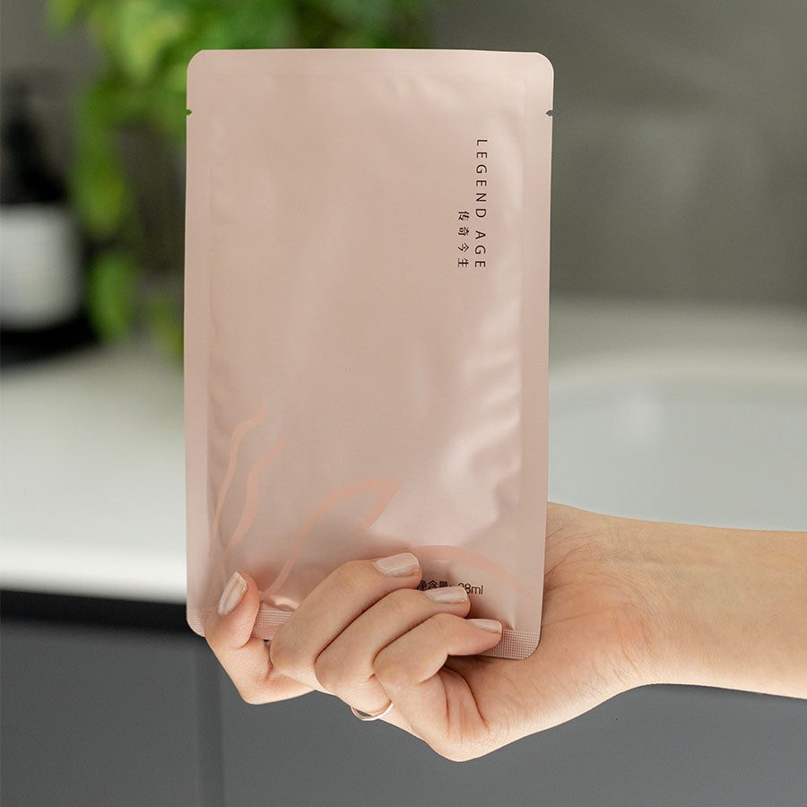 Hydrating-Face-Mask-_-Super-Hydration-_-Lock-in-Nutrients-and-Moisture-_-Quintuple-Hyaluronic-Acid-_-Aphanothece-Sacrum-_-Daily-Pampering.jpg Hydrating Sheet Mask | Anti-Aging Sheet Mask for Silky, Radiant Skin | Legend Age - Imagem 4
